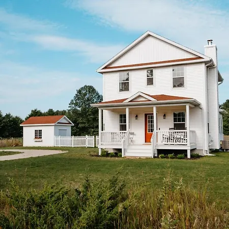 Tc Farmhouse - A Quiet Country Home